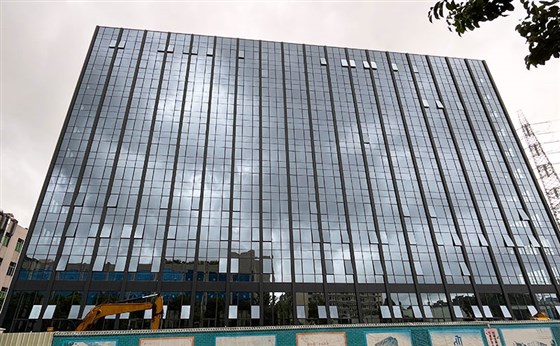 如何尋找深圳比較專業(yè)的玻璃幕墻公司