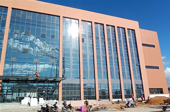 產(chǎn)業(yè)園玻璃幕墻多少錢一平