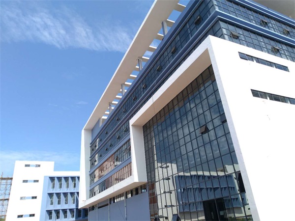 哪里可以找到專業(yè)玻璃幕墻廠家？