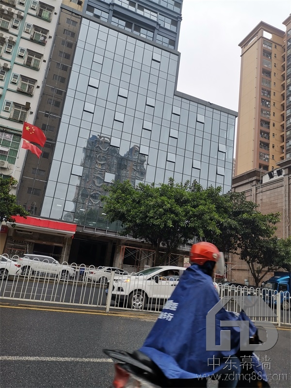 鋁板幕墻與鋁塑板幕墻有哪些區(qū)別？