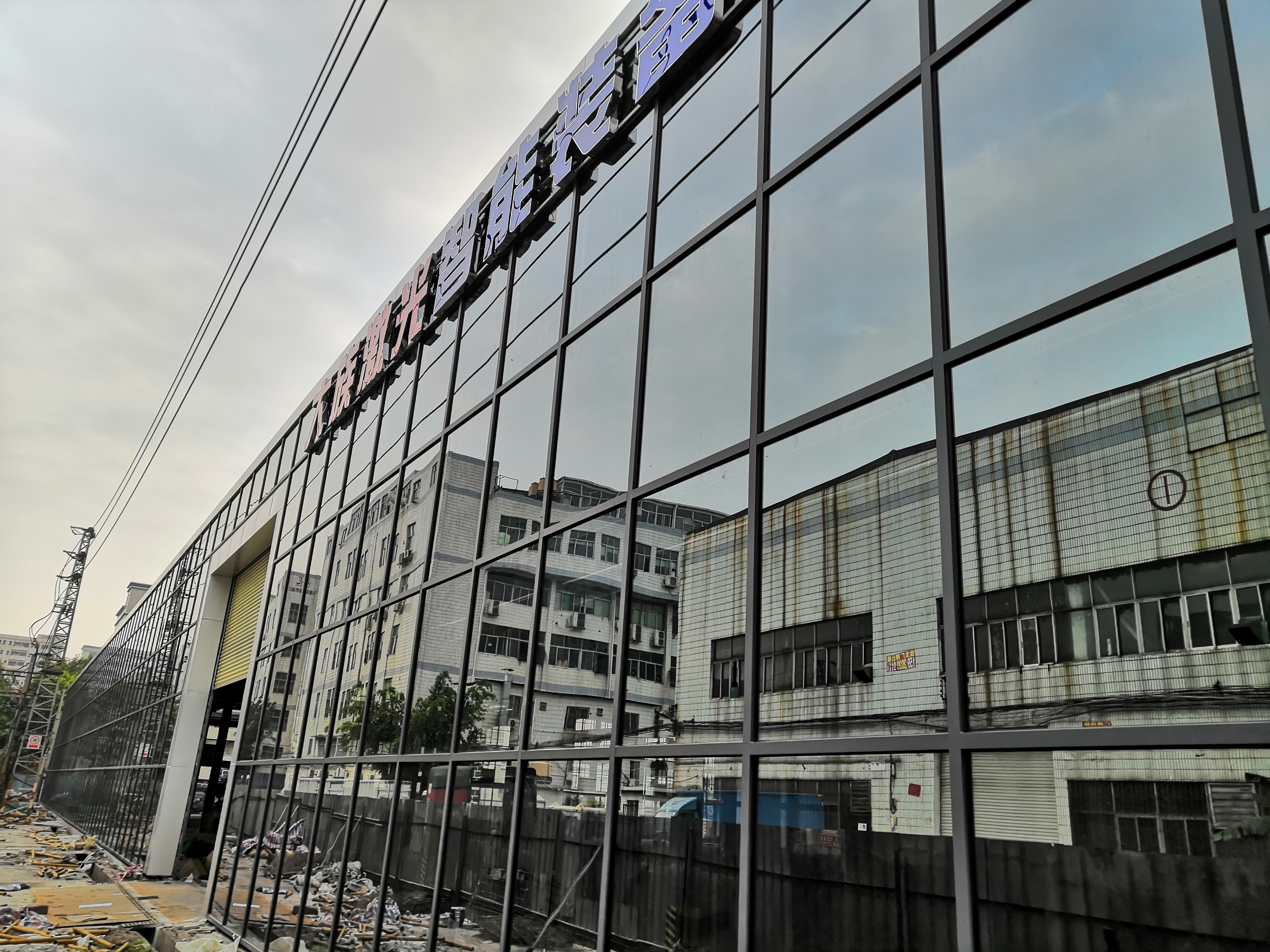 產(chǎn)業(yè)園改造玻璃幕墻選哪家公司好